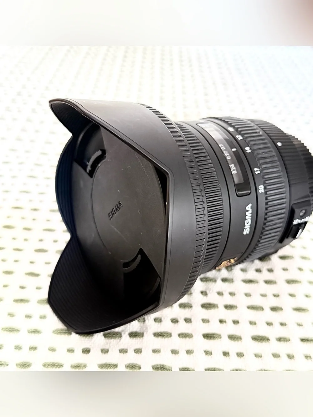 Sigma Beauty Black Wide-Angle Camera Lens with Gold Trim